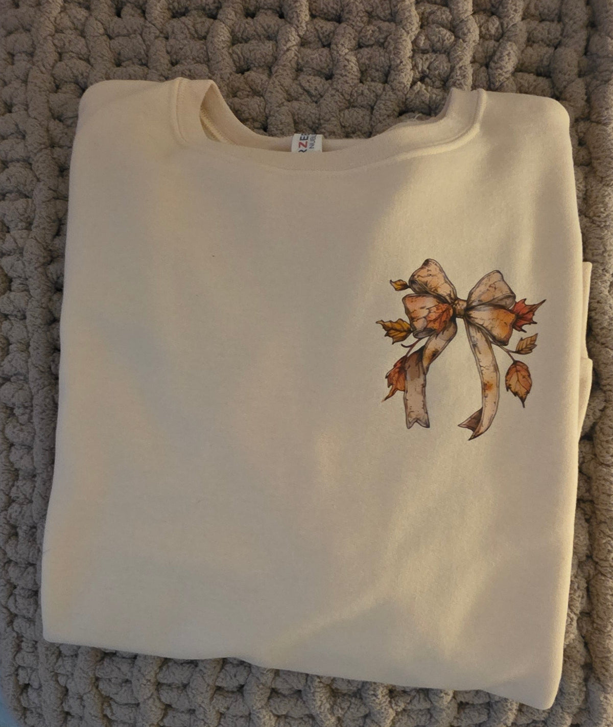 Autumn Bow with Leaves Pocket and Back Design Crewneck XL